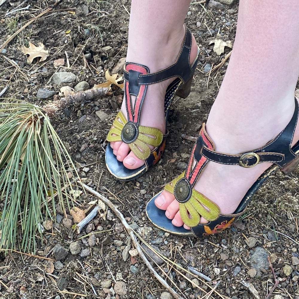Artiste Sandals